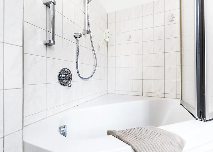 Schuetze Superior 2* Hürth