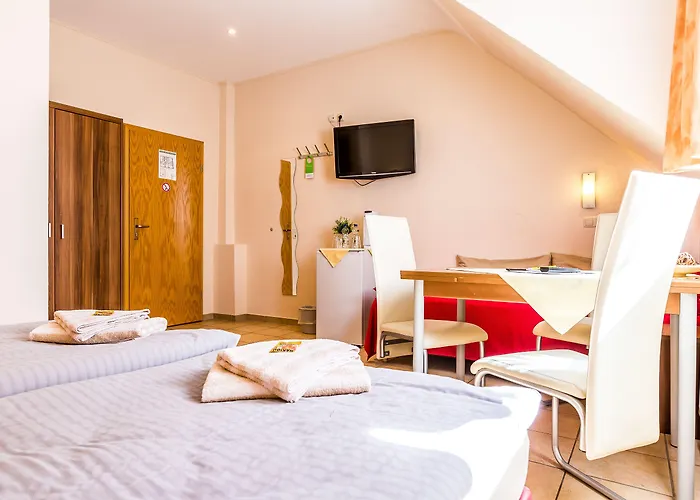 Schuetze Superior 2* Hürth