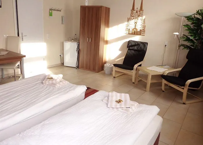 Schuetze Superior 2* Hürth