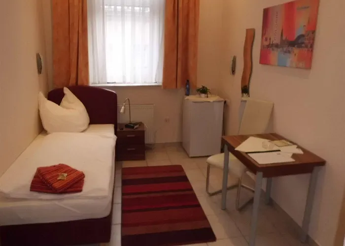 Schuetze Superior 2* Hürth