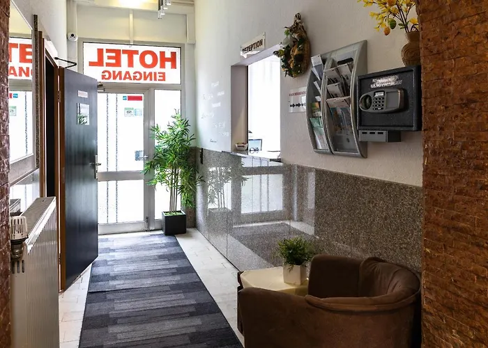 Schuetze Superior 2* Hürth